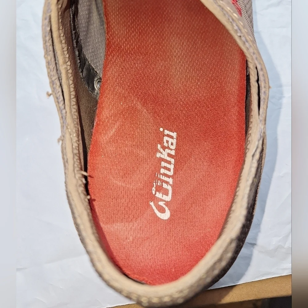 A pair of OluKai Nohea Moku mens shoes in a size 9M.They are pre-loved